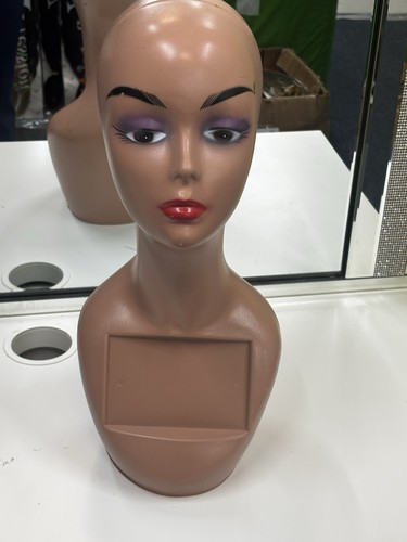 Female mannequin head - head, with