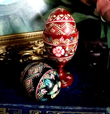 VINTAGE HAND PAINTED PAPIER MACHE EGG CUP AND EGG PLUS EXTRA EGG