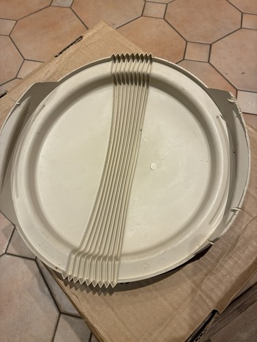 Pampered chef large - large, round