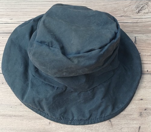 Barbour waxed cotton bucket - barbour,