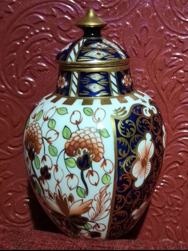 Royal crown derby lidded - royal,