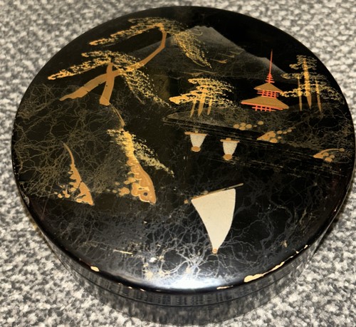 Vintage japanese round lacquer - round,