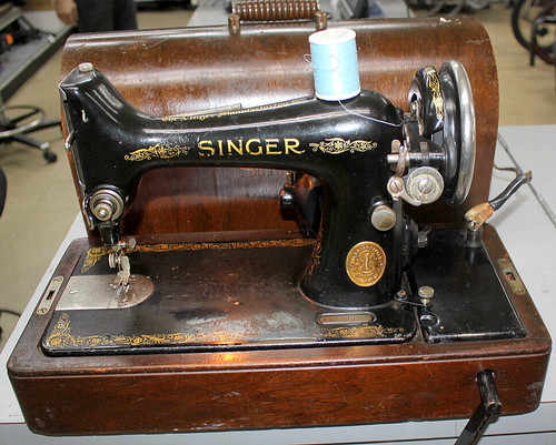 1926 antique singer knee lever - antique,