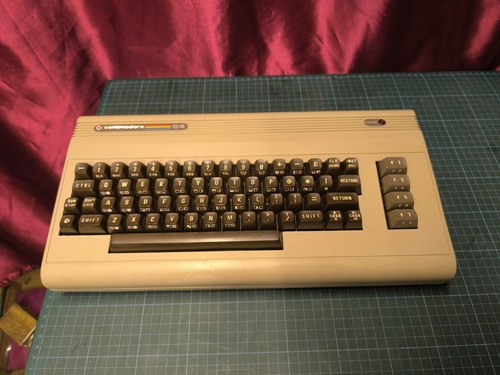 Commodore old computer bare - 64,