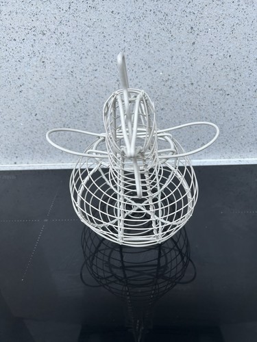 Wired chicken egg - basket, in
