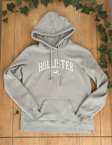 Hollister womens grey spellout