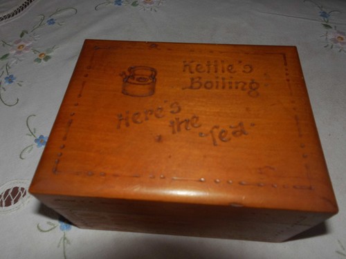 Wooden tea caddy - wooden, lining