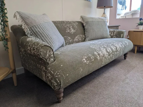 Showroom clearance tetrad - showroom,