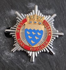OBSOLETE ORIGINAL WEST SUSSEX FIRE BRIGADE CAP BADGE.