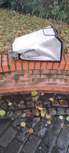 Honda lawn mower - grass, bag,box