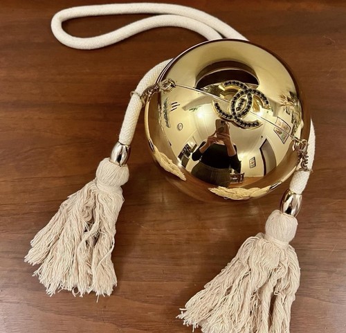 Chanel gold metal round - gold,