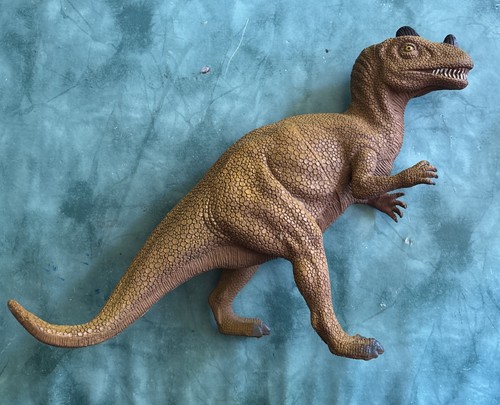 Large ceratosaurus dinosaur - ceratosaurus,