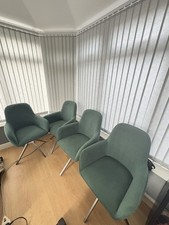 Set of 4 Modern Swivel Carver