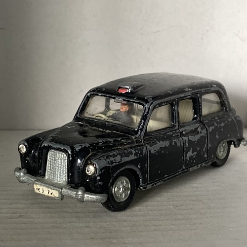 Dinky toys 1970 austin taxi - dinky,