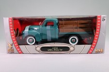 LE245 ROAD SIGNATURE 92649 Car 1/18 1:18 GMC Pick Up 1950 Green