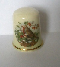 PALISSY CHINA THIMBLE WITH A DECORATION OF A CHRISTMAS ROBIN