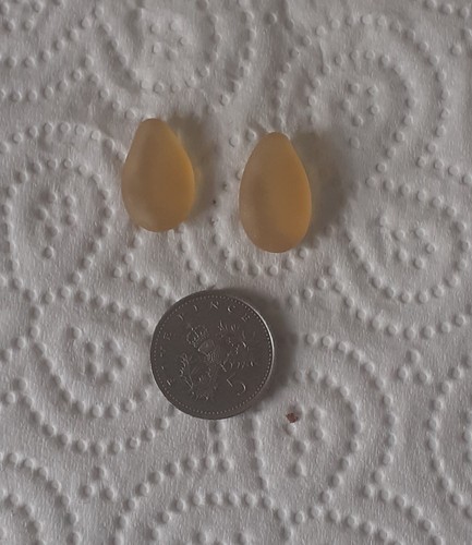 Yellow pieces recycled - pieces,