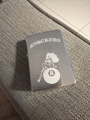 Zippo etched pin girl - up,