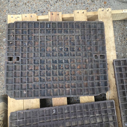 Cast iron manhole cover - iron, 633mm