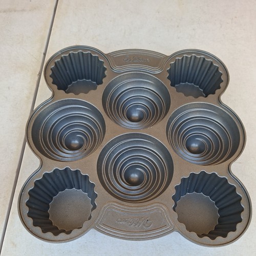 Wilton jumbo cupcakes pan - wilton,