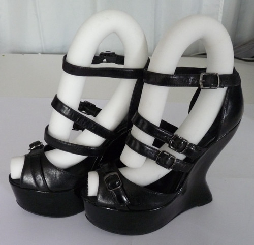 Winning all black wedge - 'winning,