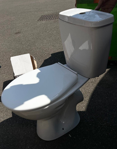 White close coupled toilet - white,