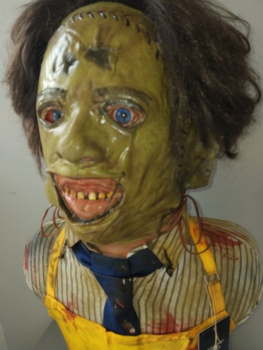 Full scale texas chainsaw - full,