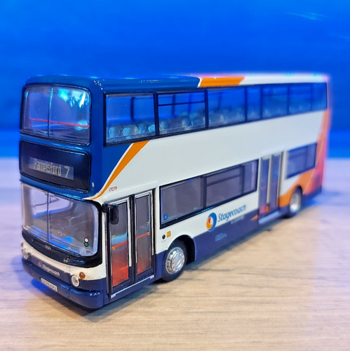 Cmnl ukbus 1040 dennis trident - 1040,