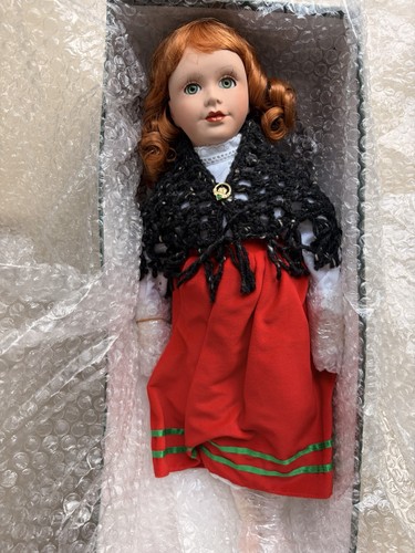 Vintage crolly doll inbox with - vintage,