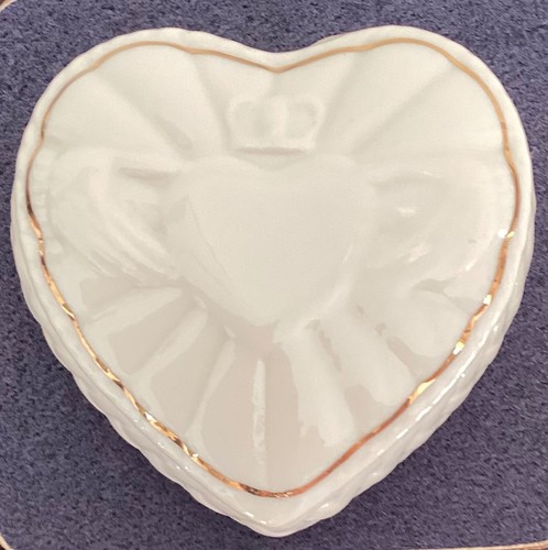 Belleek claddagh covered - belleek,