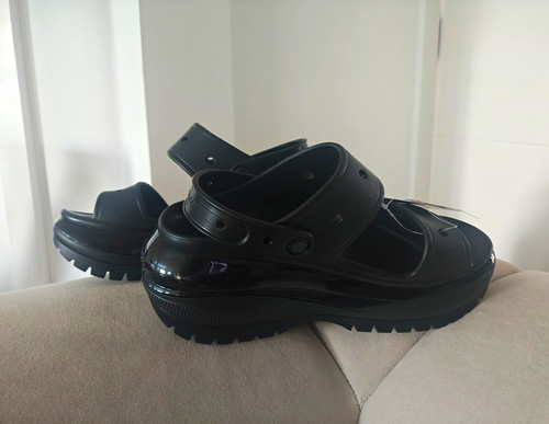 Crocs black mega crush sandals - black,