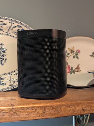 Sonos one back - one,