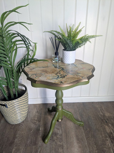 Occasion table with - table, map