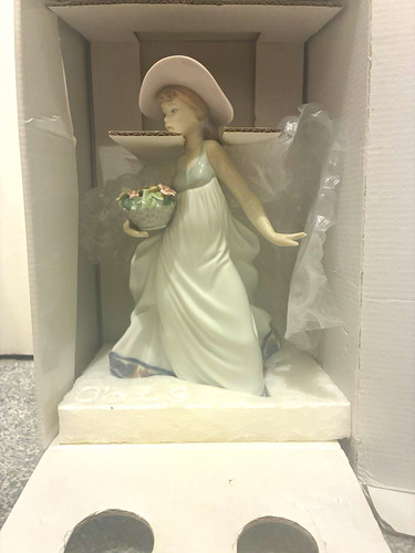 Lladro 5790 carefree girl with - 5790,