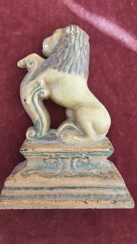 Vintage kitsch cast iron lion - kitsch,
