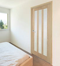internal door aston unfinished oak glazed - clear or frosted glass 3 light door