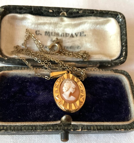 Vintage cameo pendant necklace - cameo,