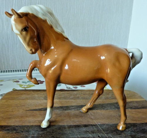 Beswick palomino horse - beswick, model