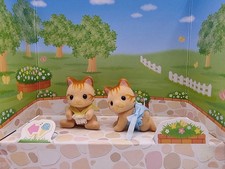 Sylvanian Families Beaman Cat Crawling And Sitting Baby Figures