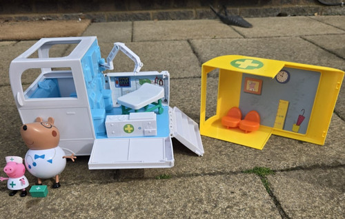 Peppa pig push - peppa, ambulance