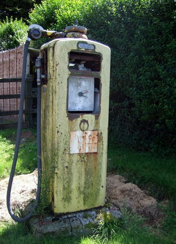 Photo petrol pump old - pump,