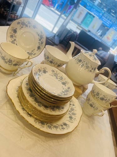 Colclough dainty vintage blue - vintage,