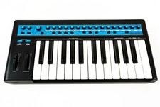 Novation Original  Bass Station Analogue Bass Synthesizer w/ Power Supply -A