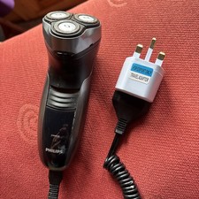 Philips HQ6990 Electric Shaver With Charger And UK Plug Adaptor