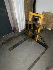Manual Pallet Stacker 1000kg Capacity 0.8 M Lift Height