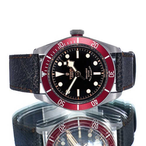 Tudor black bay 79220r - black, box