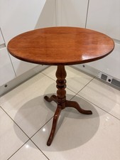 Antique Oval Tilt Top