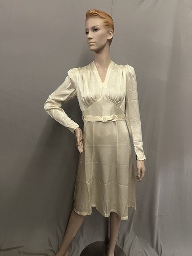 1930 ivory silk crepe back - 1930’s,