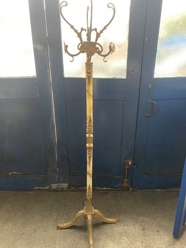 Antiques onxy and brass - , hat