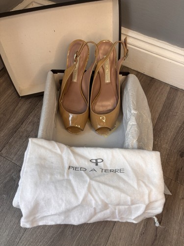 Pied terre camel patent - terre,